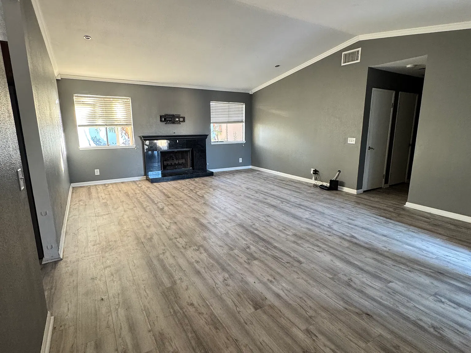 4 bed, 1649 sqft, $3,750 — Photo 2