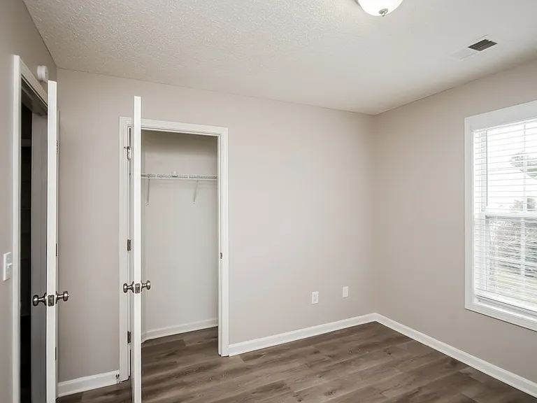 5727 Newnan Cir — Photo 14