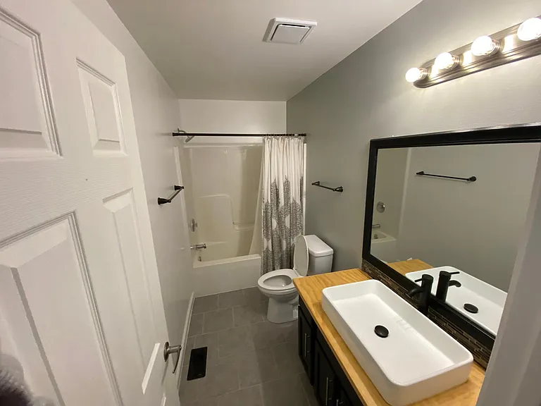325 Girard Ave — Photo 14