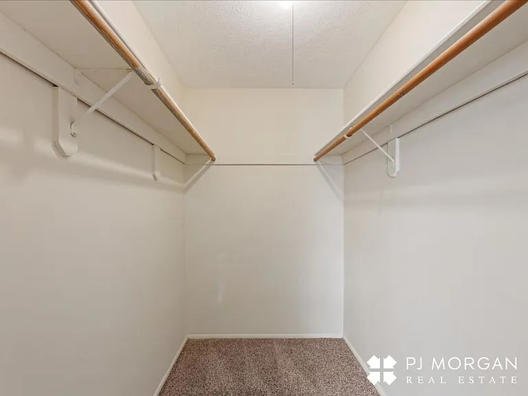 Oakbrook Apartments — Photo 18
