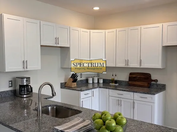 56 Coburn St, Lewiston, ME 04240
