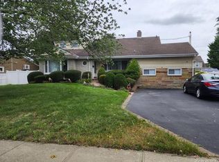 67 Unqua Rd, Massapequa, NY 11758
