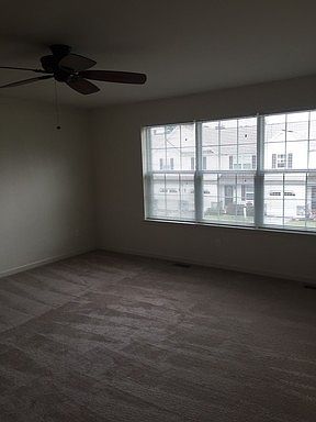 4th image of 2441 Newtown Dr