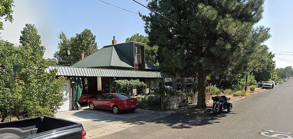 2nd image of 1137 7th St