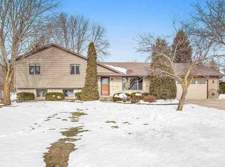 W4824 Spring Hill Dr, SHERWOOD, WI 54169