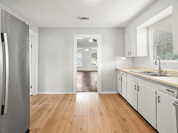 5th image of 3101 Illinois St