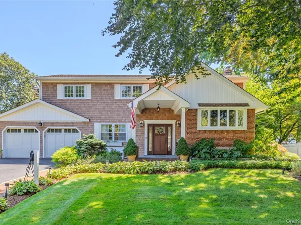 7 Hartland Avenue, Huntington Station, NY 11746