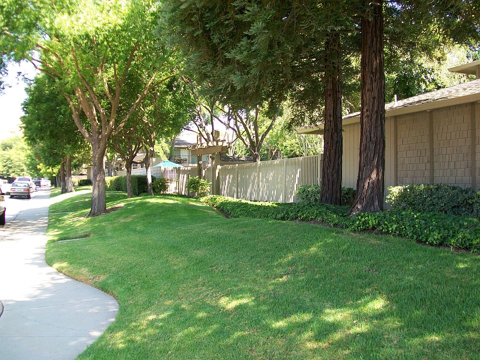 1st image of 18300 Carriage Drive # Fl Ground