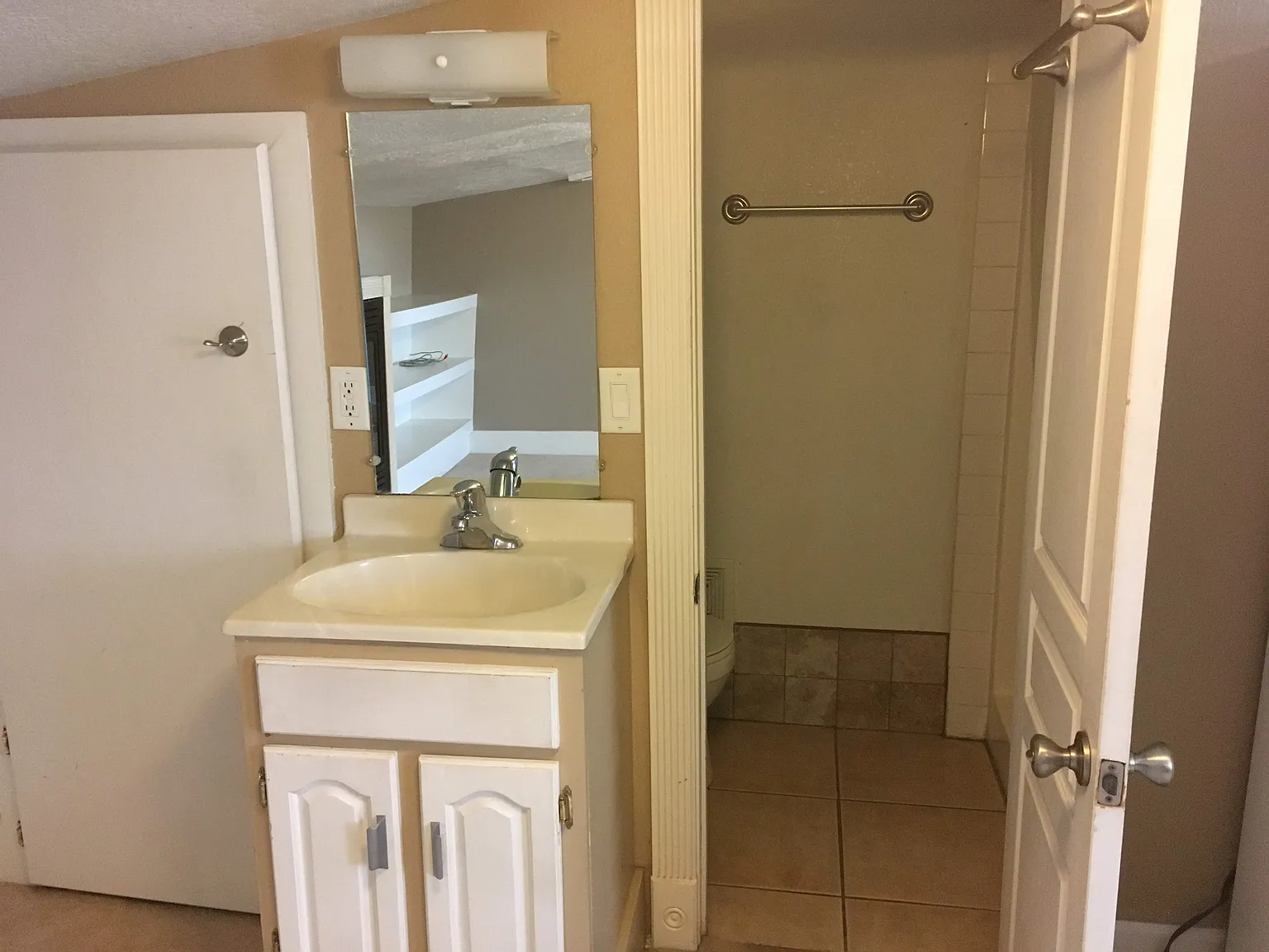 1 bed, 700 sqft, $835 — Photo 2