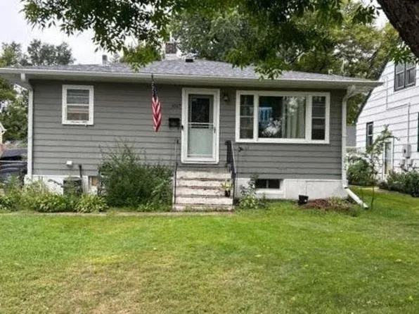 1017 9th St N, Moorhead, MN 56560