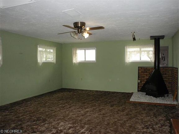 5th image of 146 Larkmont Dr