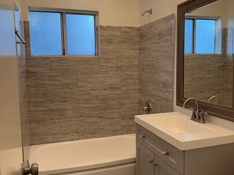 15029 Burbank Blvd #1 — Photo 14