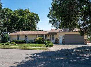 411 E Turnpike Ave, Bismarck, ND 58501