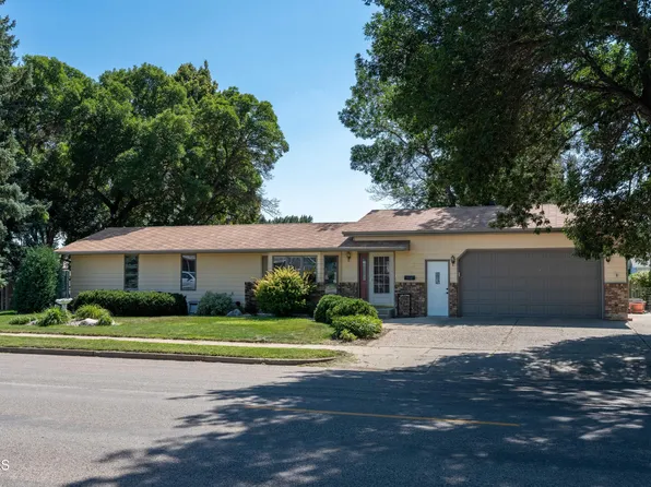 411 E Turnpike Ave, Bismarck, ND 58501