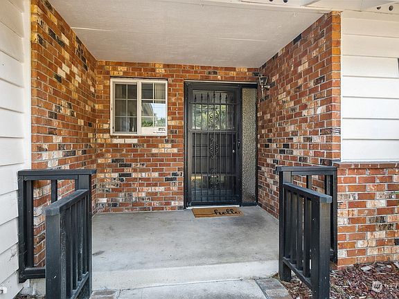 4th image of 5031 Oakmont Place SE