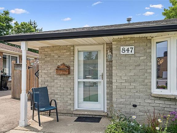 4th image of 847 Doon Village Rd
