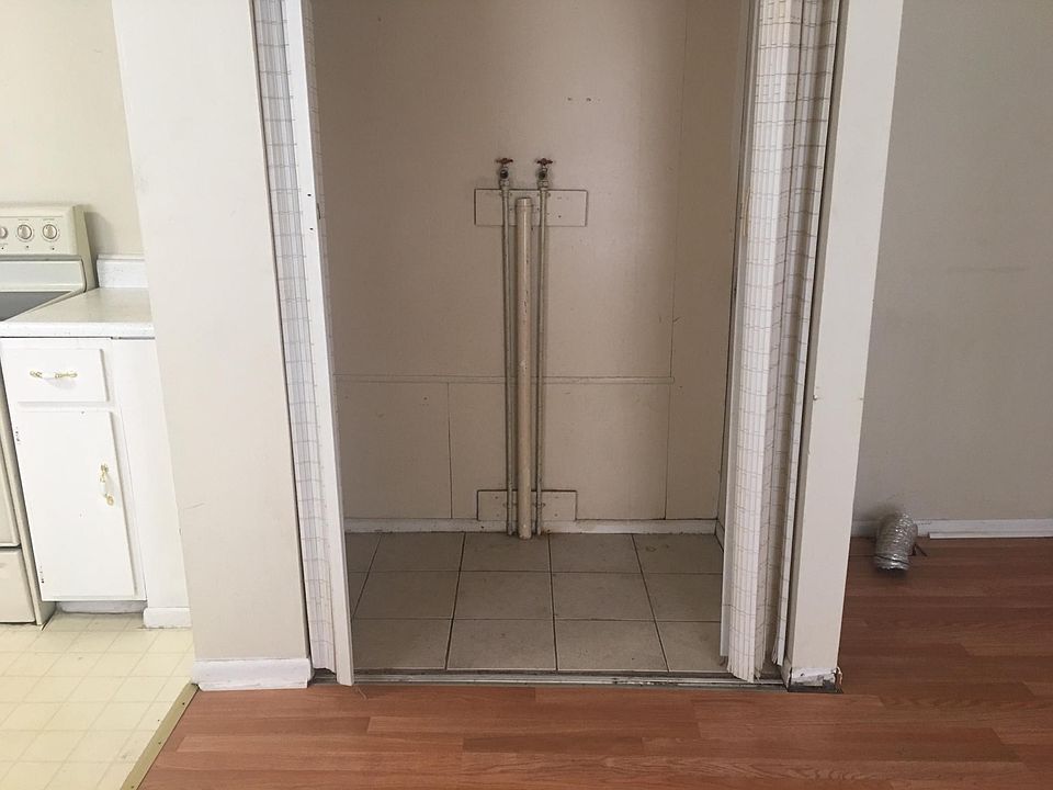 Washer/Dryer hookup