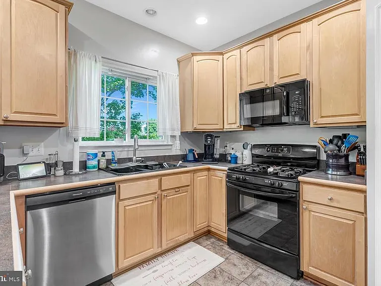 8628 Ellesmere Way — Photo 4