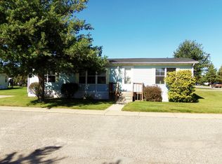 12 Pineview Dr, Flint, MI 48506