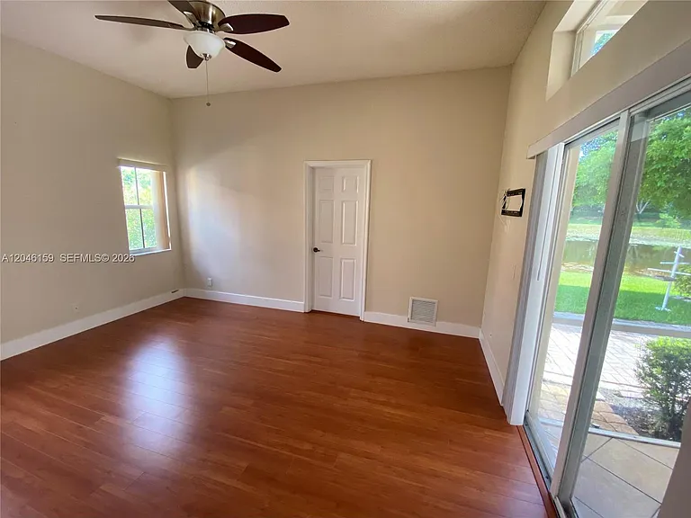 837 Tanglewood Cir — Photo 6