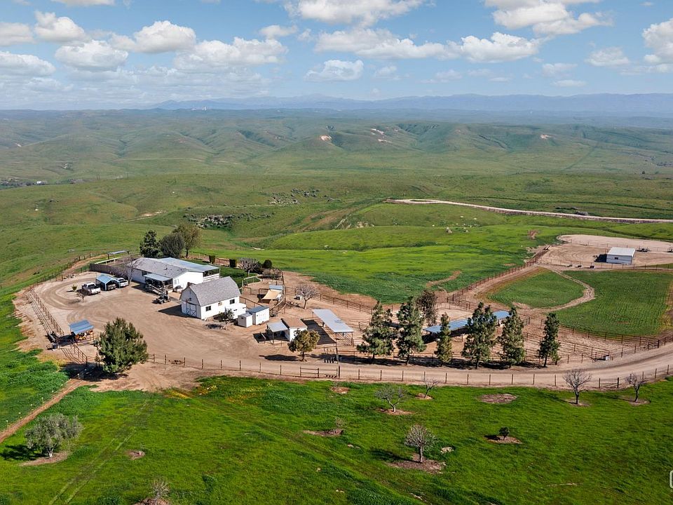 1st image of 472 Eaglecrest Rd