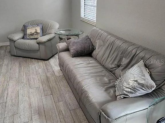 5th image of 4022 BEAVER LANE #800A