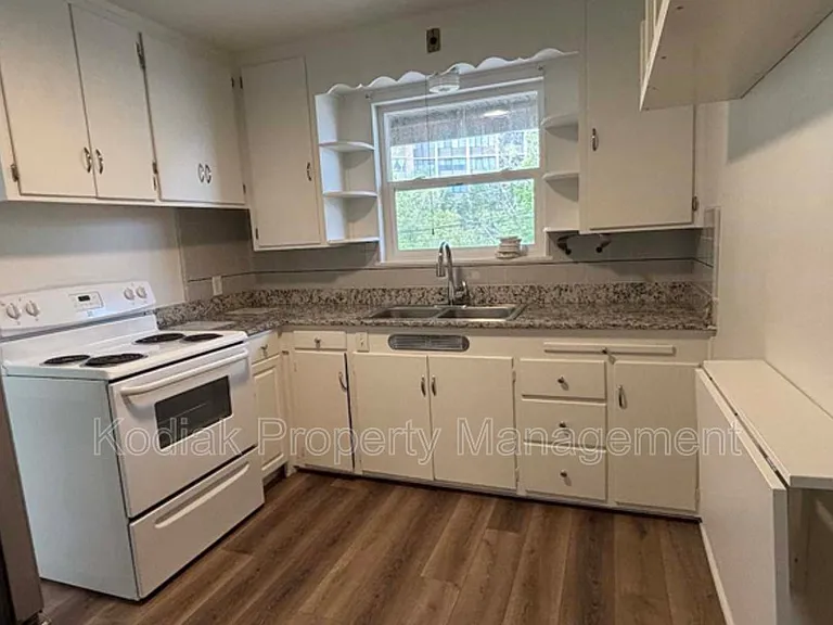 237 N N Ctr — Photo 7