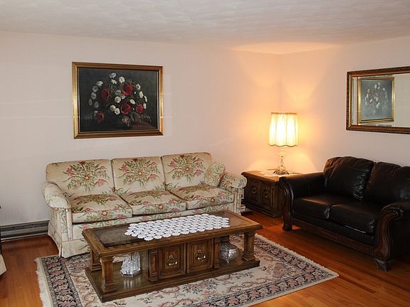 4th image of 13 Narragansett Blvd