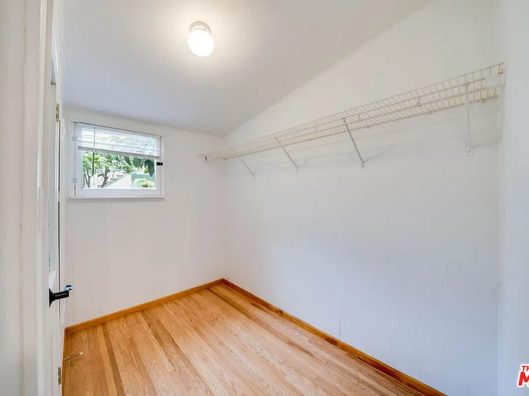 729 9th St #FRONTHOUSE — Photo 10