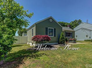 11 Barton St, Edison, NJ 08837