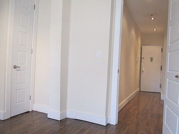 5th image of 932 Myrtle Ave APT 25