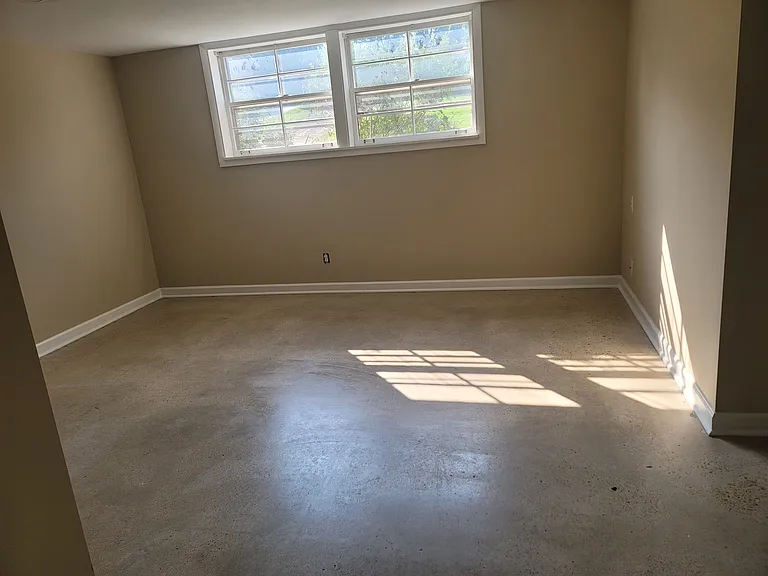 152 Chippendale Dr — Photo 6