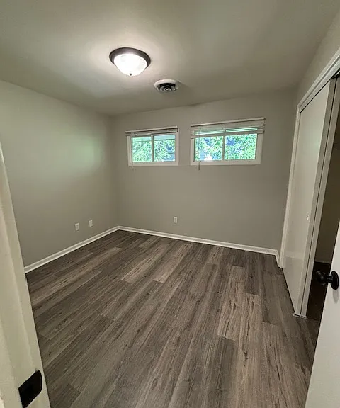 5915-33 Juniper Avenue - 5925 — Photo 9