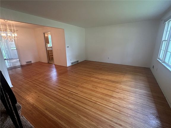 5th image of 51 Robert Rd