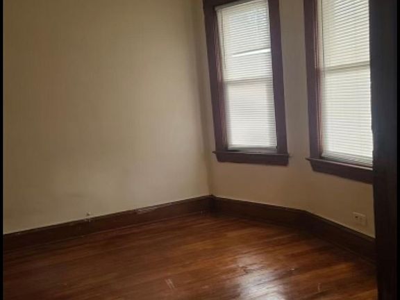 5th image of 10001 Stoughton Ave #1