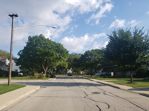 4th image of 2533 Silver Creek Dr