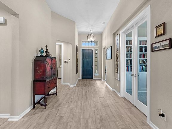 3rd image of 5821 Lavaca Ln