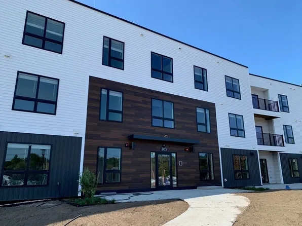 203 Lowell St #107, Wilmington, MA 01887