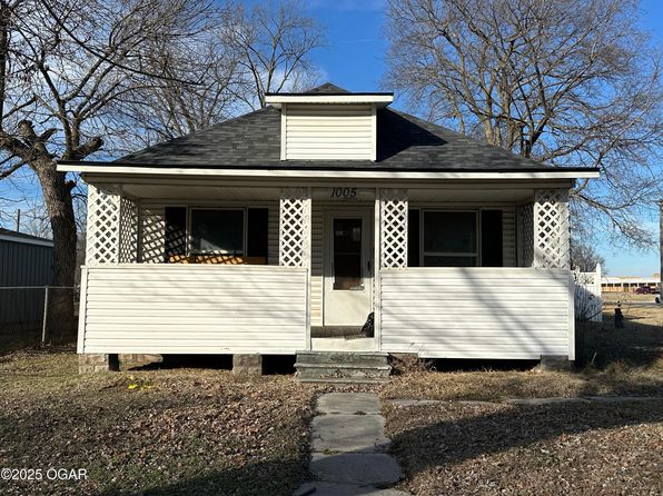 1005 Nelson St, Webb City, MO 64870