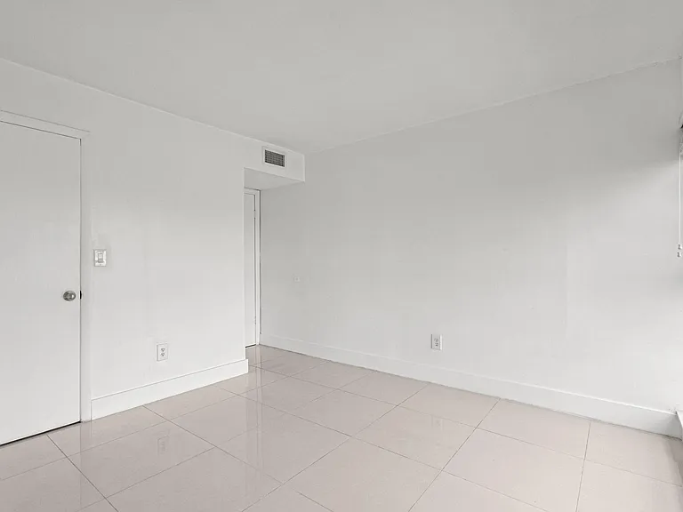 9170 Fontainebleau Blvd #301 — Photo 26