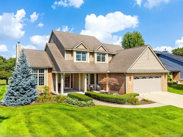 3125 Loon Lake Shores Rd, Waterford, MI 48329