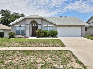 3617 Meadow Green Dr, Tavares, FL 32778