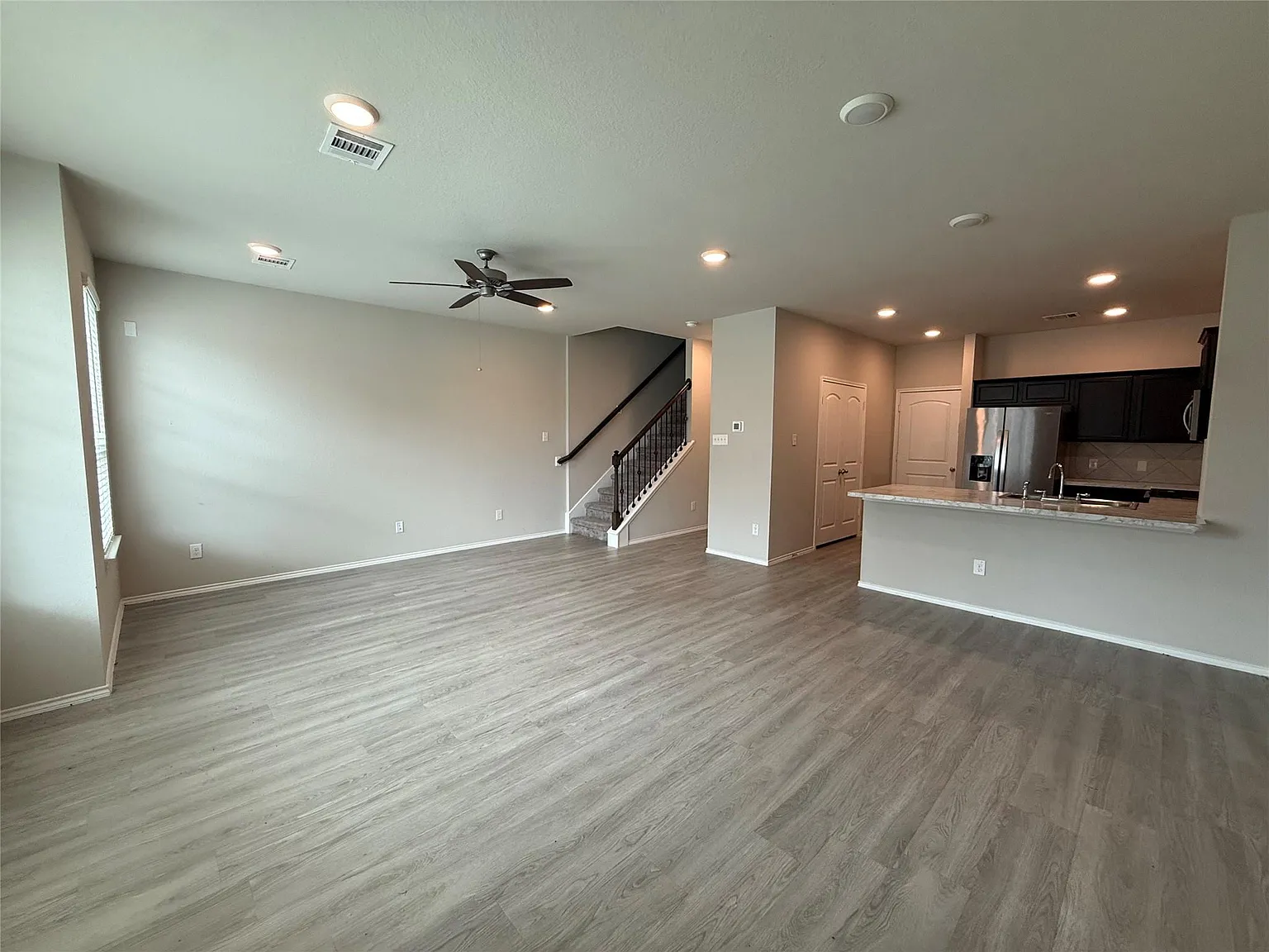 3 bed, 2.5 bath, 1800 sqft, $1,995 — Photo 4