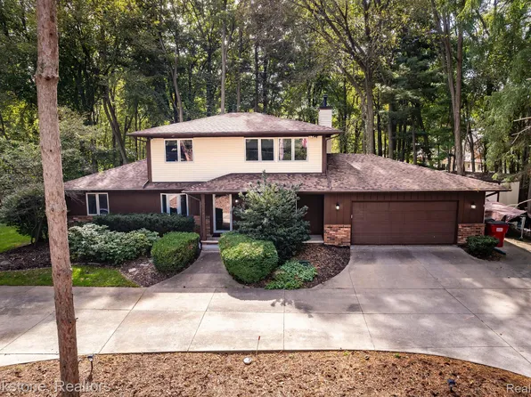 2403 Lochaven Rd, West Bloomfield, MI 48324