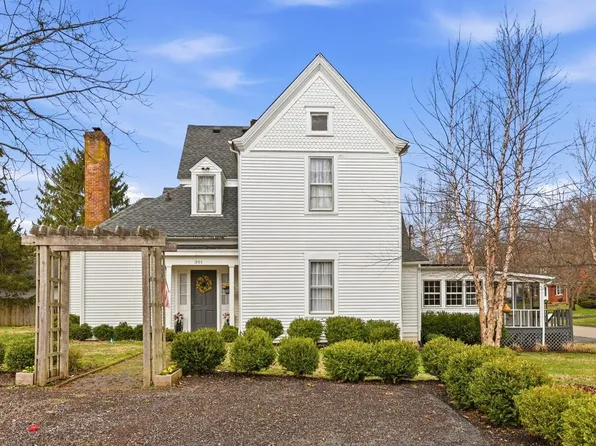 301 S Turner St, Midway, KY 40347