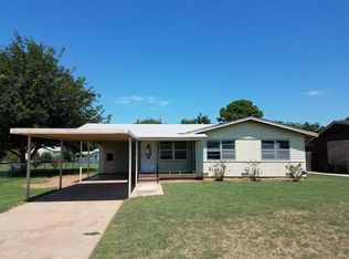 405 E Kansas St, Walters, OK 73572