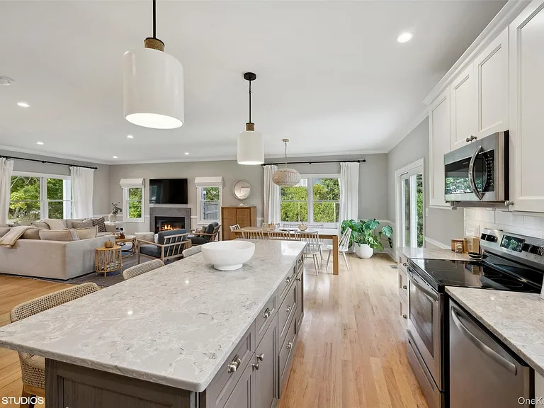 935 Corey Creek Ln — Photo 8