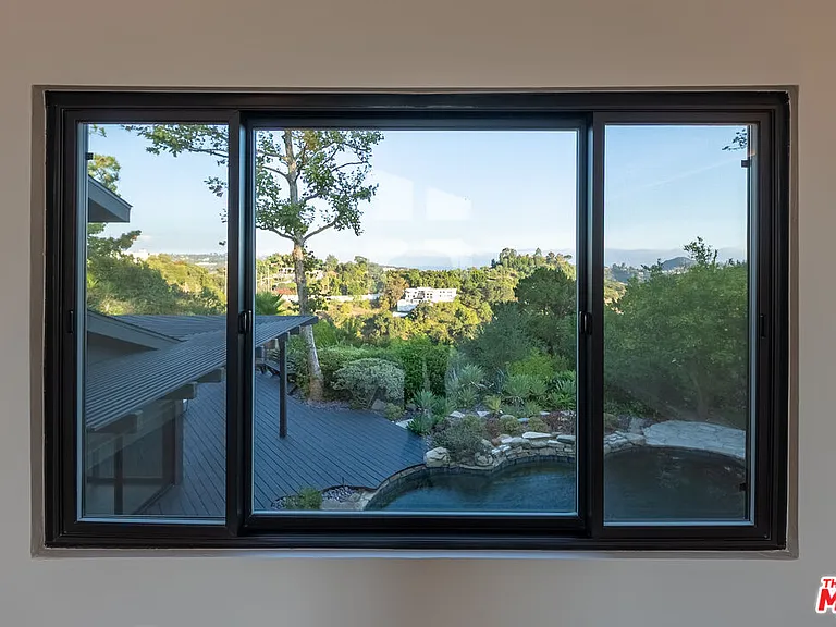 13302 Mulholland Dr — Photo 20