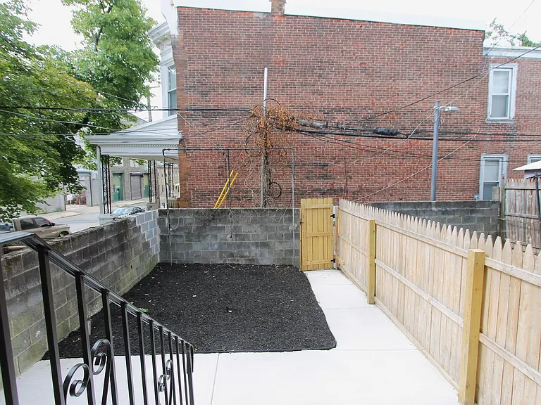 103 E Coulter St — Photo 30