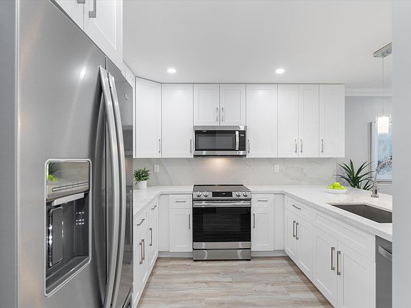 3rd image of 5250 Las Verdes Circle #103